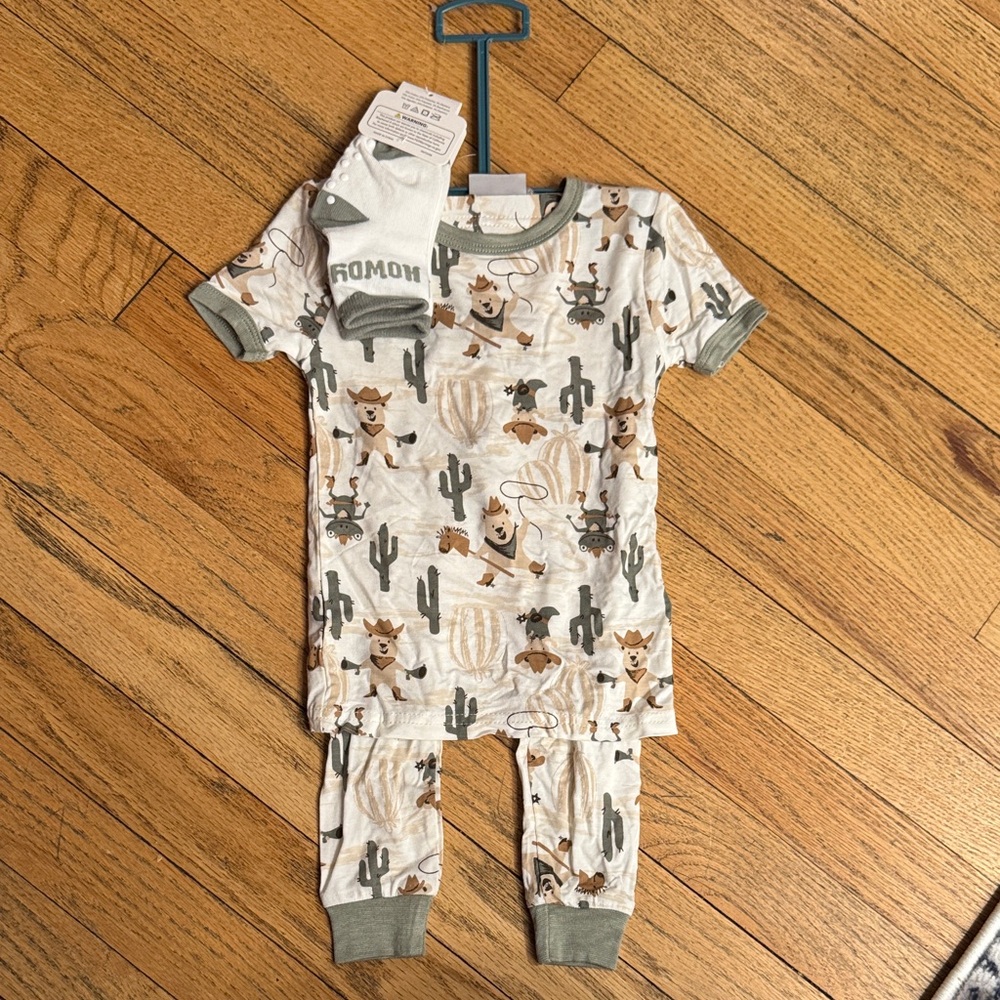 Cowboy Print Short-Sleeve Kids Pajama Set in Cream & Sage